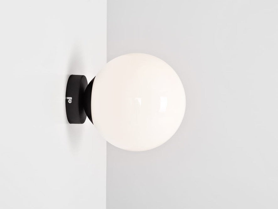 CustomForm MANEN M Wall Lamp – main view