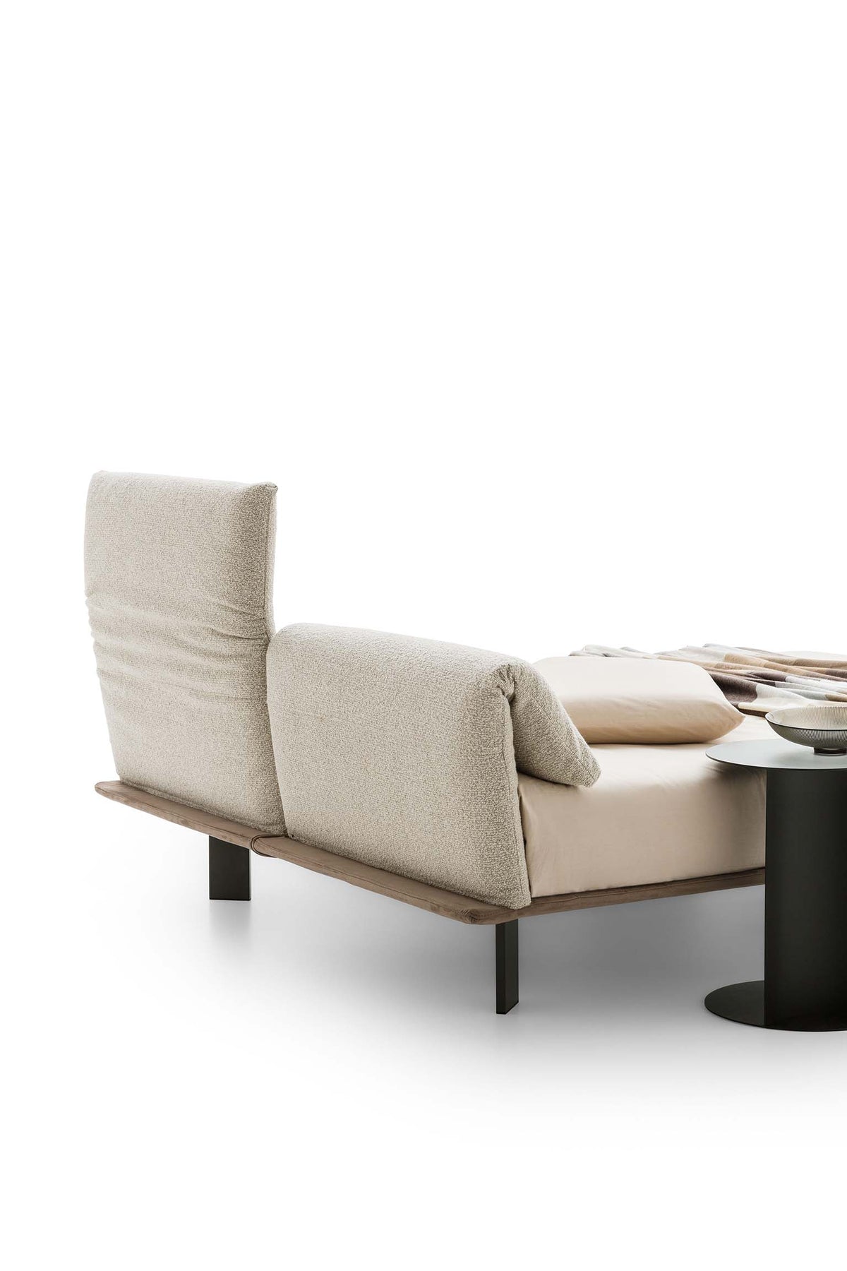 LeComfort Logan bed – product gallery image 3